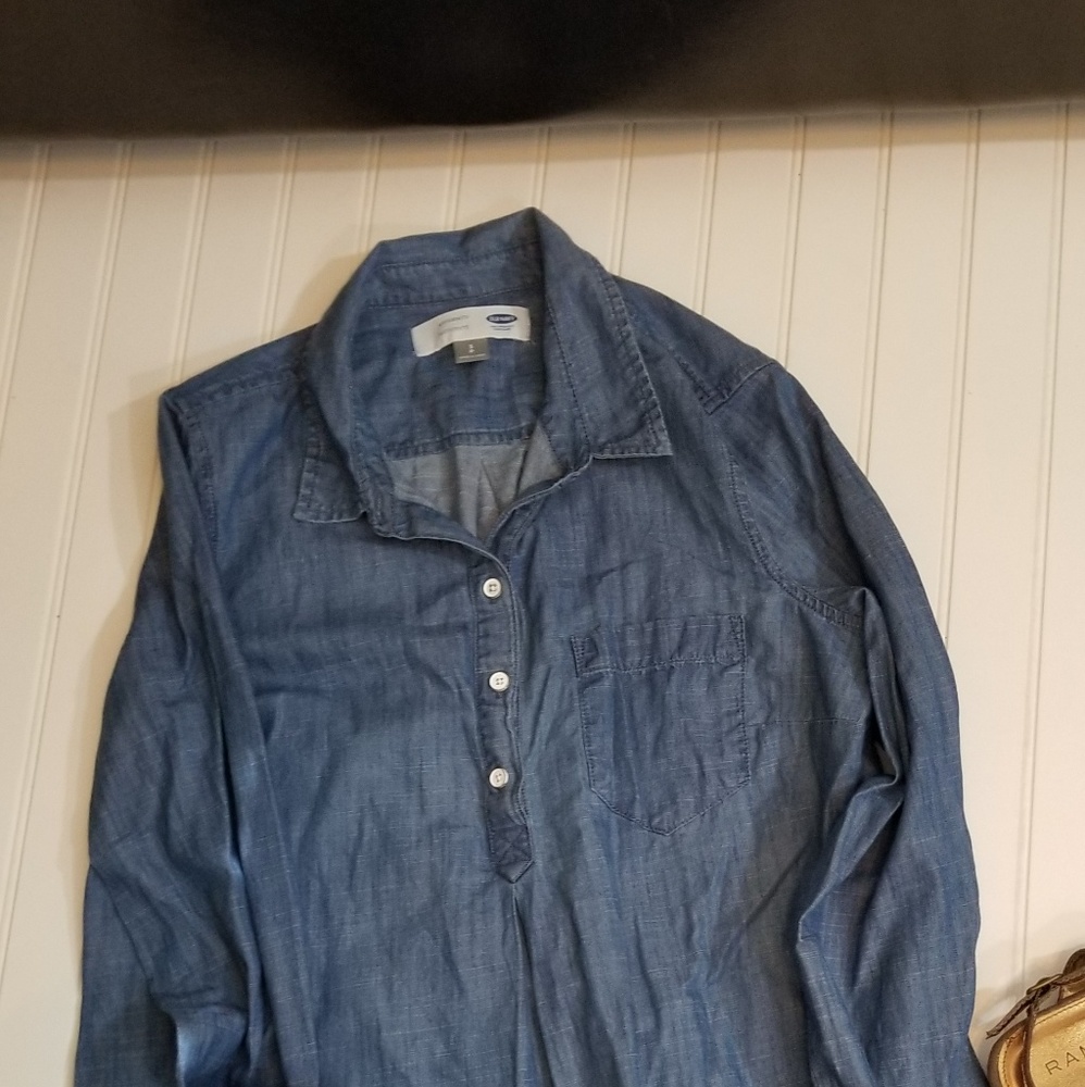 Old Navy chambray maternity top